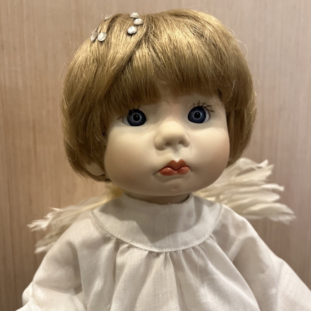 Lee Middleton Unforgettable Collection The Little Angel Doll In Box w/Articles